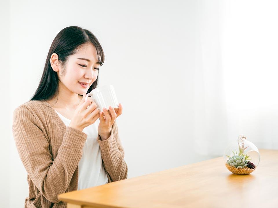 お湯を飲むだけで何となくほっとする・・・心身の緊張をほぐす効果