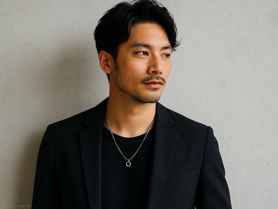 30代でメンズネックレスってダサい？似合う人は、ここがちょっと違う