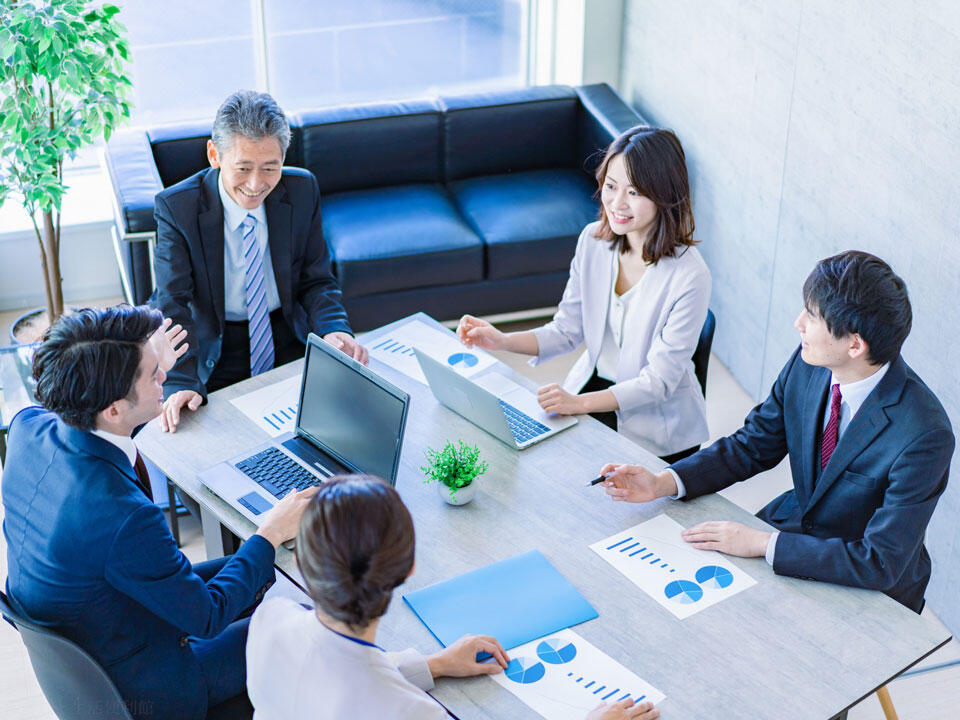 赤字からV字回復した日本企業5社｜アシックス・ソニー・JALは何を捨て、何を残したのか